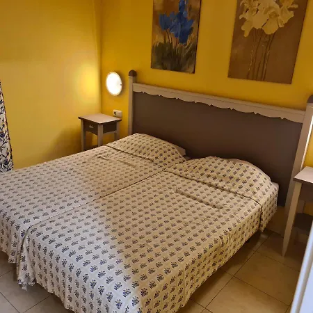 Oasis Royal F217 Apartman *
